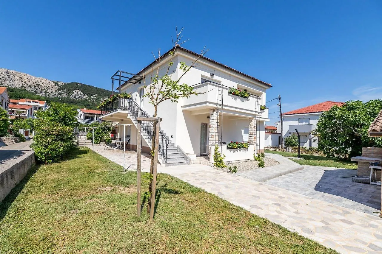 Zimmer In Baska 300 Meter Vom Strand بيت للعطل باشْكا