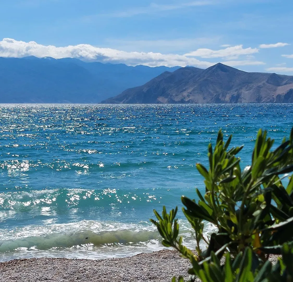 Zimmer In Baska 300 Meter Vom Strand بيت للعطل باشْكا